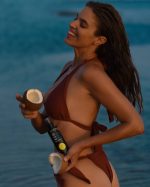 Daphne Kalyva Bee Factor Tanningoil 1229x1536